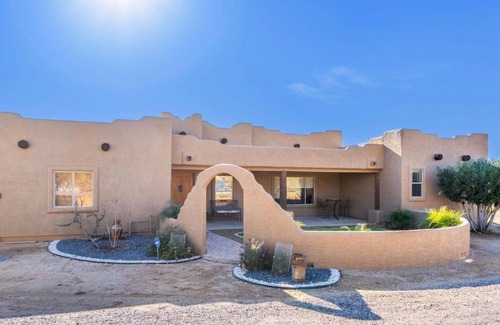 Desert Hills Casa | Cozy quiet home BBQ Pool Outdoor entertaining