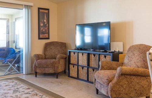 Chandler Casa | Cozy, quiet house, covered patio dining, sun room