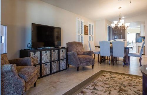Chandler Casa | Cozy, quiet house, covered patio dining, sun room