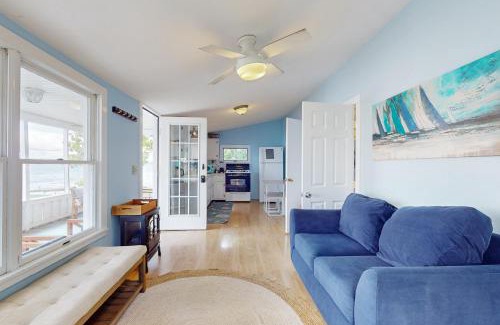 Town of Ledyard Casa | Cozy & Quiet Lakeside Retreat