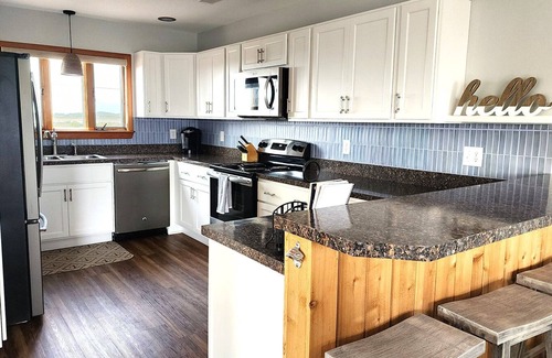 South Nags Head Casa | Cozy + Quiet S Nags Head Home- Short walk to beach, gorgeous ocean + sound views