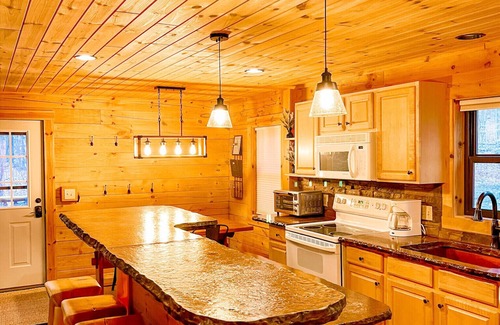 Bellaire Cabina | Cozy & Quiet Shanty Creek Log Cabin 1 mile to Schuss Mountain Golf Course