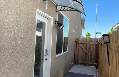 Raisin Apartamento | Cozy-Quiet-Spacious Guest Suite Fresno/Clovis CA 10 minutes to Yosemite Airport