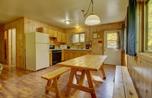 Lac du Flambeau Cabina | Cozy, quiet, Wisconsin Northwoods Lakeside Cabin w/private dock. Pet friendly