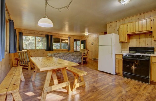 Lac du Flambeau Cabina | Cozy, quiet, Wisconsin Northwoods Lakeside Cabin w/private dock. Pet friendly