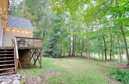 Raleigh Casa | Cozy Raleigh Tree Retreat