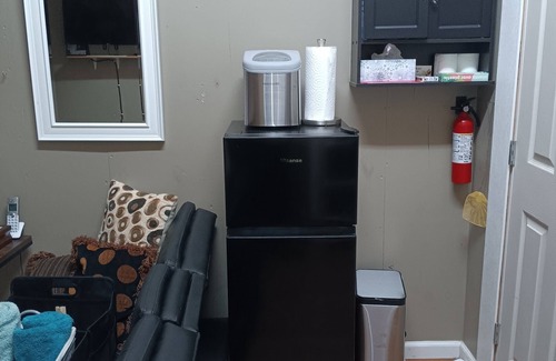 Red Rock Cabina | Cozy Ranch Cottage, Red Rock, Texas. One bedroom with in suite bathroom.