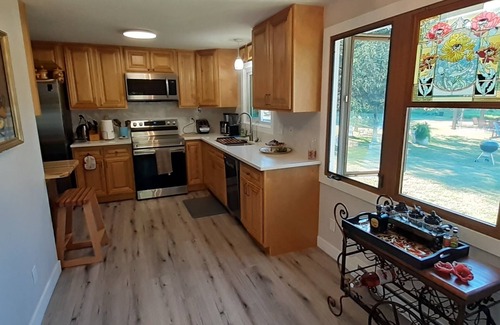 Plainville Casa | Cozy ranch house located six minutes from downtown Wisconsin Dells.