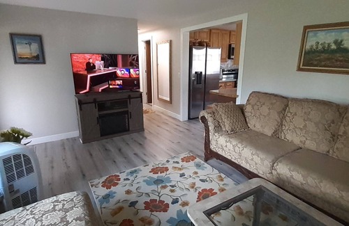 Plainville Casa | Cozy ranch house located six minutes from downtown Wisconsin Dells.