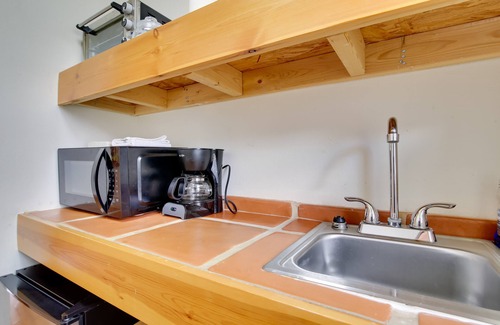 Rancho Viejo Apartamento | Cozy Rancho Viejo Studio Rental, 29 Mi to Beach
