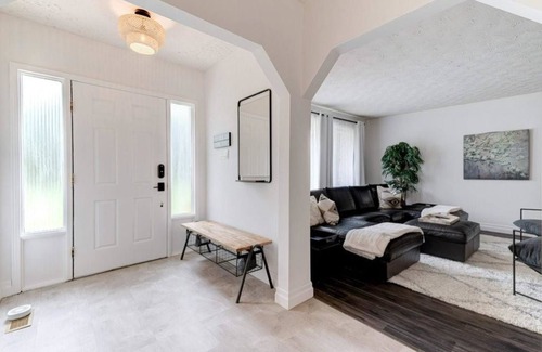 Niagara-on-the-Lake Cabaña | Cozy Ravine View Cottage in Wine Country! Hot Tub & Pool surrounded by Forest.