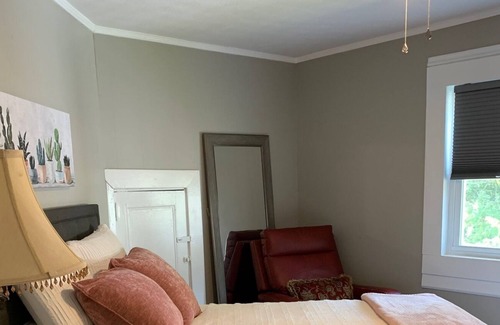 Richmond Casa | Cozy, recently updated unit in quiet neighborhood. Downtown Richmond, KY
