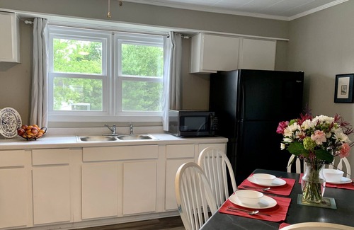 Richmond Casa | Cozy, recently updated unit in quiet neighborhood. Downtown Richmond, KY
