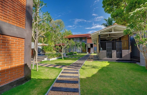 Ahangama Chalet De Esquí | Cozy chalet in charming Ahangama with WiFi, AC Kitchen and Kitchenette