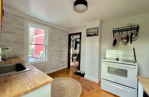 Haines Falls Casa | Cozy Red House in Catskills/Tannersville/Hunter