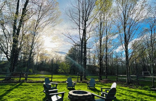 Haines Falls Casa | Cozy Red House in Catskills/Tannersville/Hunter