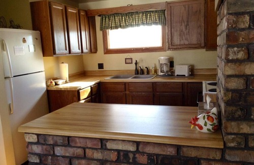 Leland Cabina | Acogedora Redstone Cottage en WI River- ¡bienvenidas mascotas!