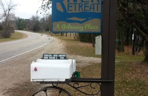 Leland Cabina | Acogedora Redstone Cottage en WI River- ¡bienvenidas mascotas!