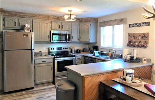 Lake Placid Condominio | Cozy, relaxing condo overlooking Whiteface Club Resort near Jackrabbit trail.