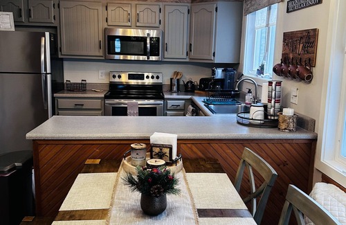 Lake Placid Condominio | Cozy, relaxing condo overlooking Whiteface Club Resort near Jackrabbit trail.