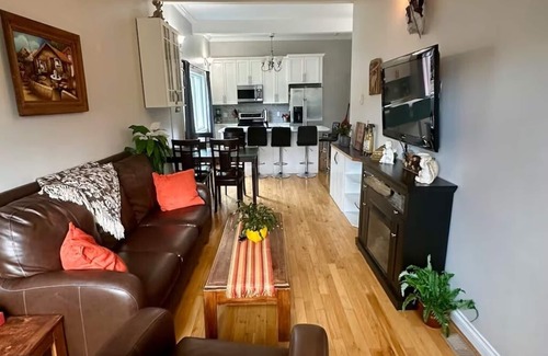 Regional District of Nanaimo Casa | Cozy, Relaxing Family-Sized House/near the ferry, parks, shopping & downtown!