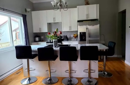 Regional District of Nanaimo Casa | Cozy, Relaxing Family-Sized House/near the ferry, parks, shopping & downtown!