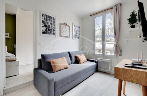 Pantin Apartamento | Cozy & Relaxing Stay with Green Bedroom in Pantin