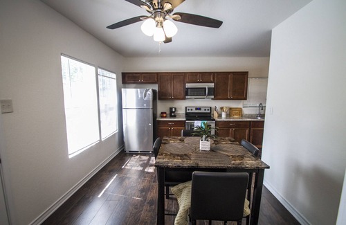 Arena District Cabaña | Cozy Remodeled 2br/2ba Near Downtown Sleeps 8