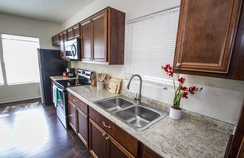 Arena District Cabaña | Cozy Remodeled 2br/2ba Near Downtown Sleeps 8