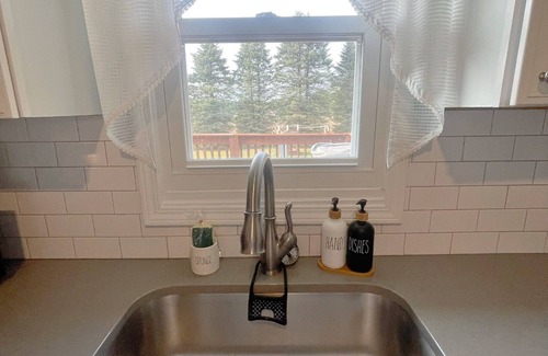 Coloma Casa | Cozy remodeled raised ranch located near beaches and wineries