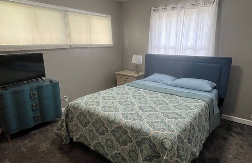 Cedar Rapids Casa | Cozy, Renovated 3bd/1ba House, Near Highway and Hospitals