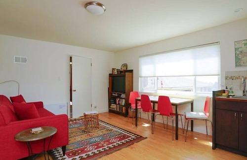 Redwood Heights Apartamento | Cozy Renovated Bay View Apt in Oakland w/ Parking