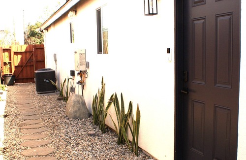 Reseda Apartamento | Cozy Reseda Studio Near Hospitals