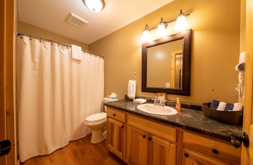 Isle Complejo | Cozy Resort Double Queen Hotel Room with WIFI with Mille Lacs Lake Views