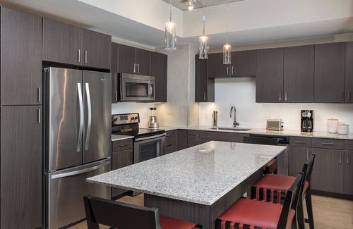 Capitol District Complejo | Cozy resort in awesome Austin with AC, fitness room, WiFi