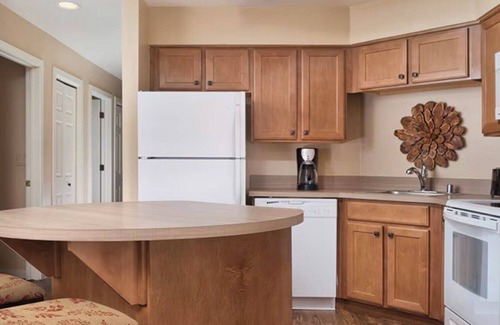 Big Bear Lake Complejo | Cozy resort in charming Big Bear Lake with AC, fitness room, WiFi