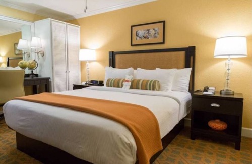 Carlsbad Village Complejo | Cozy resort in lovely Carlsbad WALK TO BEACH, wifi, fitness room, FREE parking
