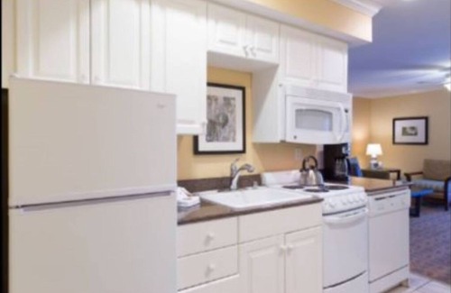 Carlsbad Village Complejo | Cozy resort in lovely Carlsbad WALK TO BEACH, wifi, fitness room, FREE parking