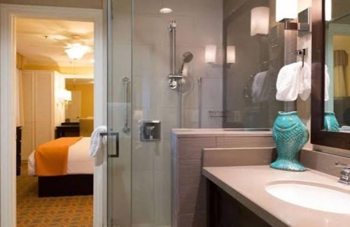 Carlsbad Village Complejo | Cozy resort in lovely Carlsbad WALK TO BEACH, wifi, fitness room, FREE parking