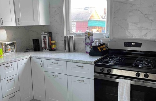 Floral Park Casa | COZY REST 3BDRM HOME AWAY FROM HOME W/ DECK