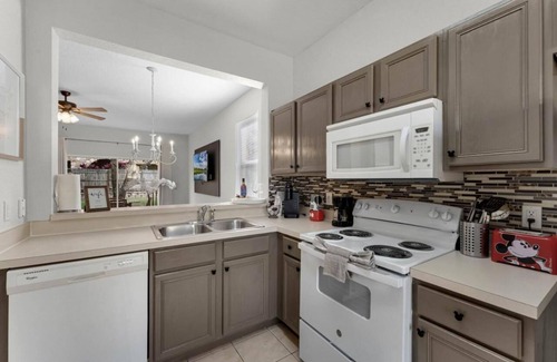 Highlands Reserve Casa | Cozy Retreat 4BR- 12 miles to Disney - walk to Resort Amenities w/ Lazy River