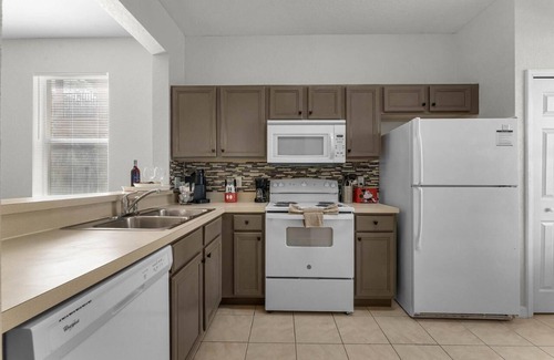 Highlands Reserve Casa | Cozy Retreat 4BR- 12 miles to Disney - walk to Resort Amenities w/ Lazy River