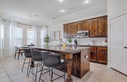 Fort Worth Casa | Cozy Retreat at 309 Prince John Drive in Saginaw