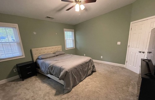 Johns Creek Casa | Cozy Retreat in Alpharetta. Perfect Getaway