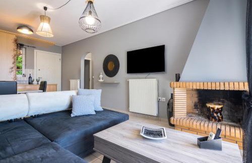 Anavyssos Apartamento | Cozy Retreat in Anavyssos for 4
