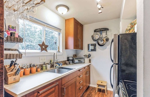 Riverside Condominio | Cozy Retreat in Central East Austin