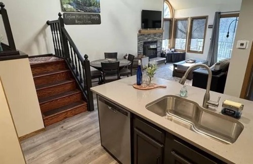 The Galena Territory Casa | Cozy retreat in Galena Territory! Ideal stylish townhome for your getaway!