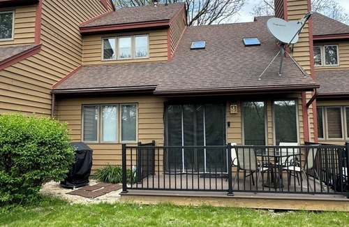 The Galena Territory Casa | Cozy retreat in Galena Territory! Ideal stylish townhome for your getaway!