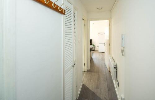 Feltham West Apartamento | Cozy Retreat Near Heathrow Airport