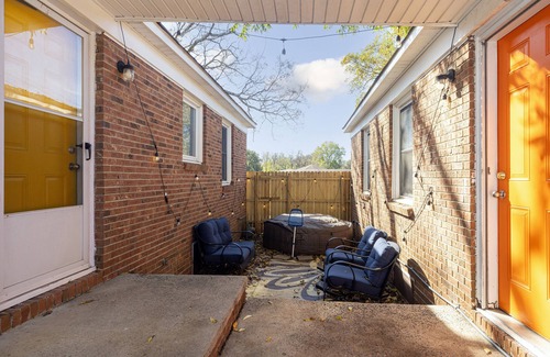 Charlotte Villa | Cozy Retreat near Uptown with Hot Tub